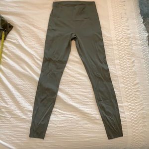 Lululemon Fast and Free Workout Legging 26”.